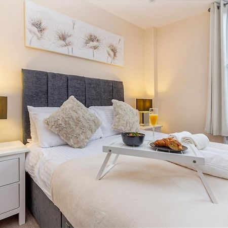 Guest Homes - Trinity Flat วุร์สเตอร์ ภายนอก รูปภาพ