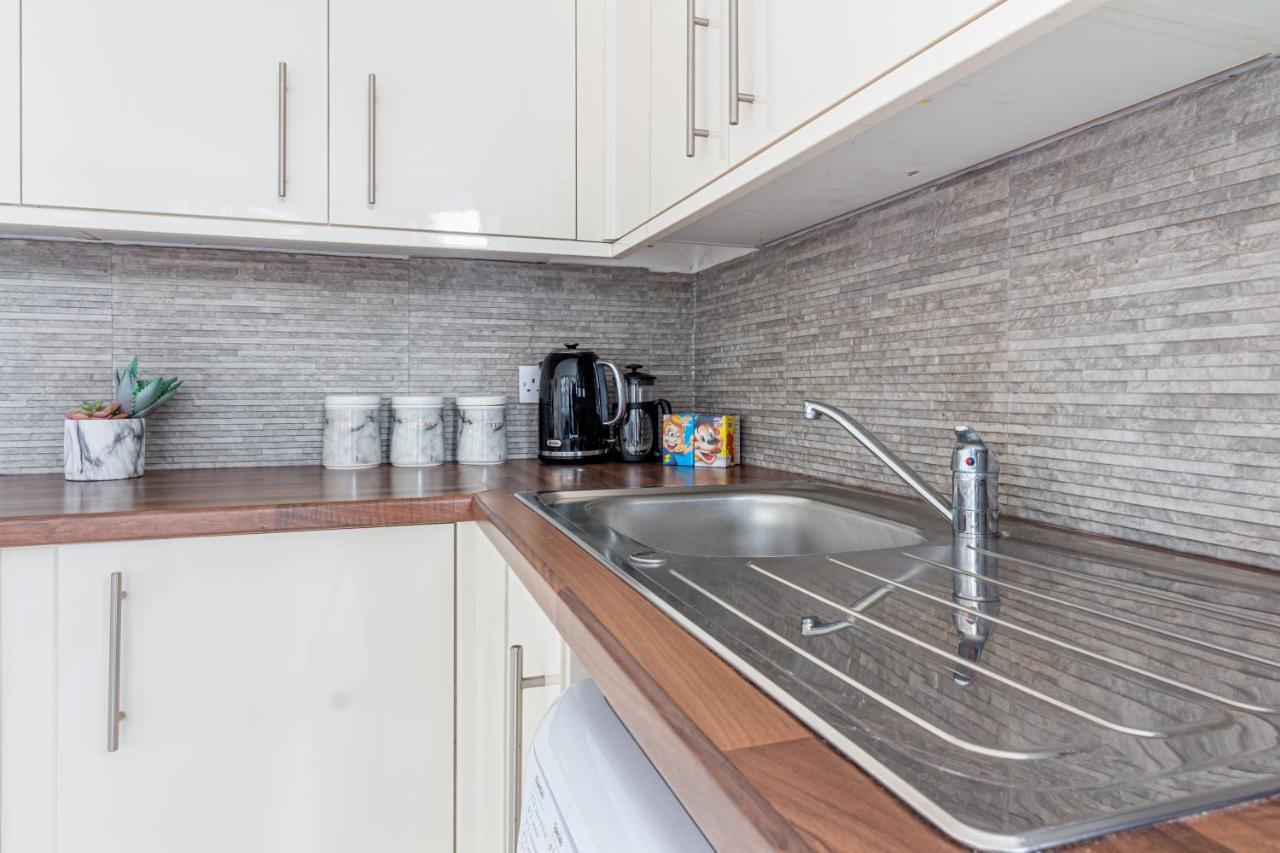 Guest Homes - Trinity Flat วุร์สเตอร์ ภายนอก รูปภาพ