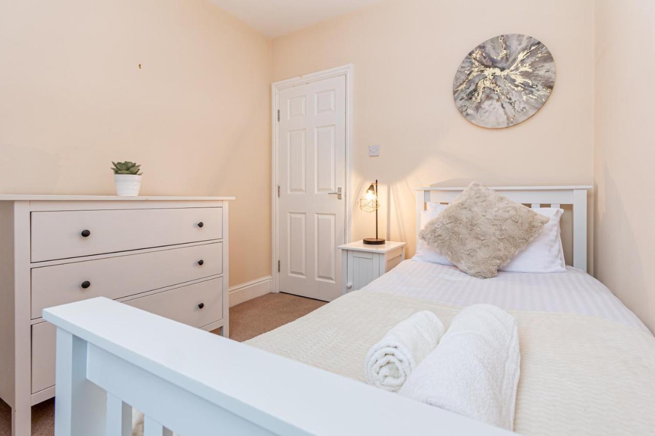 Guest Homes - Trinity Flat วุร์สเตอร์ ภายนอก รูปภาพ